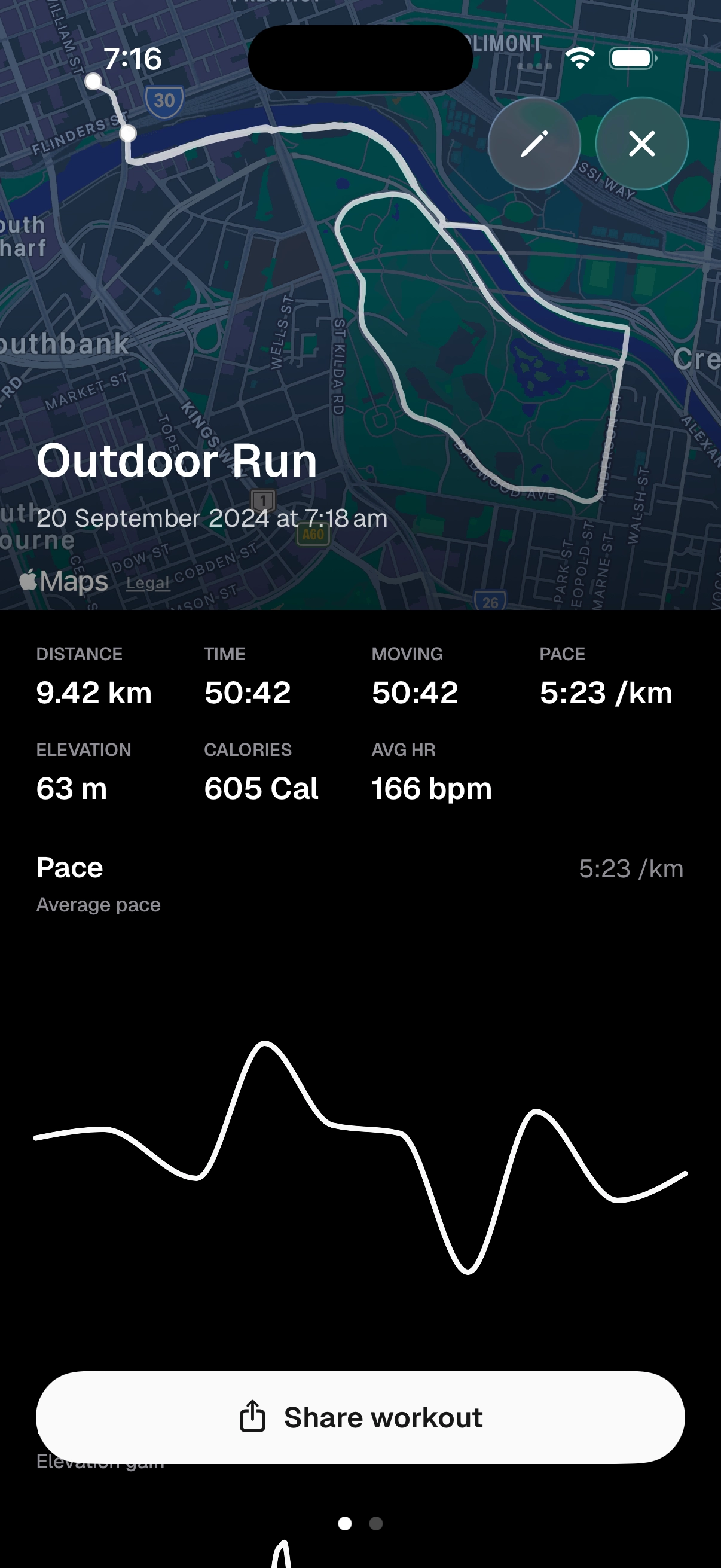 Method outdoor run tracking on iPhone with live route, pace, and moving time.